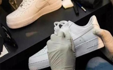 干洗一雙鞋子大概多少錢？